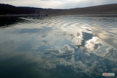132a_clouds_mirrored_in_water